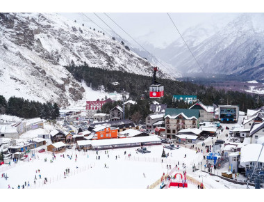 Михаил Бабич открыл новую горнолыжную трассу на курорте «Эльбрус»