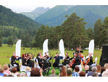 На курорте «Архыз» впервые прошёл концерт классической музыки под открытым небом